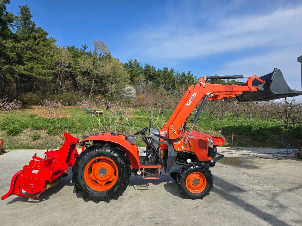 구보다 56마력 풀옵션 트랙터 이미지