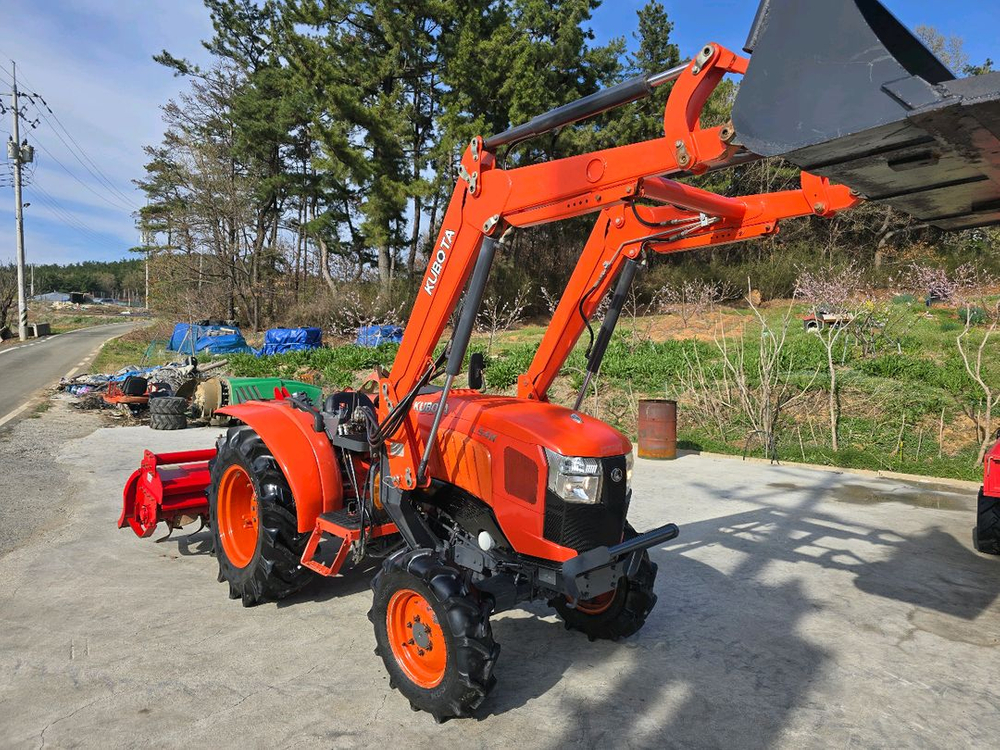 구보다 56마력 풀옵션 트랙터 이미지