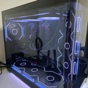 9800x3d RTX5070ti 엔드 게이밍 pc팝니다 이미지