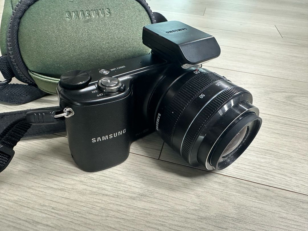 삼성 NX2000 미러리스 20-50mm 스마트카메라 a급 팔아요 이미지