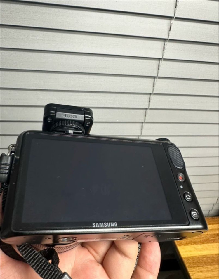 삼성 NX2000 미러리스 20-50mm 스마트카메라 a급 팔아요 이미지