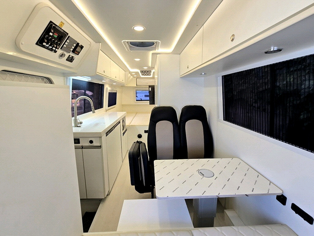 18년 레스타5인승캠핑카(신규제작,6만km,인산철1200A)-전액할부됨 이미지