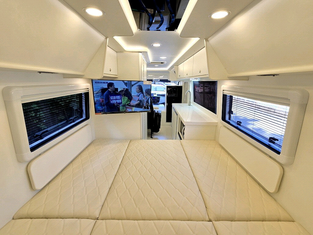 18년 레스타5인승캠핑카(신규제작,6만km,인산철1200A)-전액할부됨 이미지