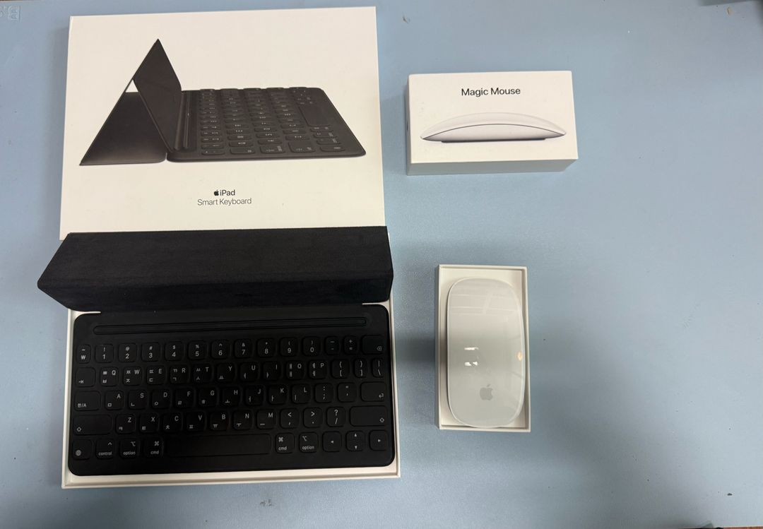 아이패드 스마트 키포드 폴리오 ,매직 마우스2세대애플 정품입니다상태 좋음모든 기능 정상박스포함매직마우스 2세대상태 이미지