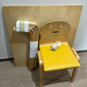 아동용 원목 의자 이미지