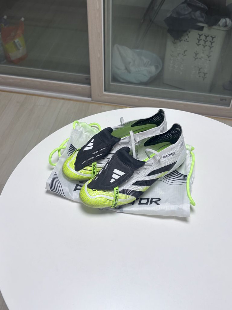 프레데터 25 엘리트 ag 275 축구화 이미지