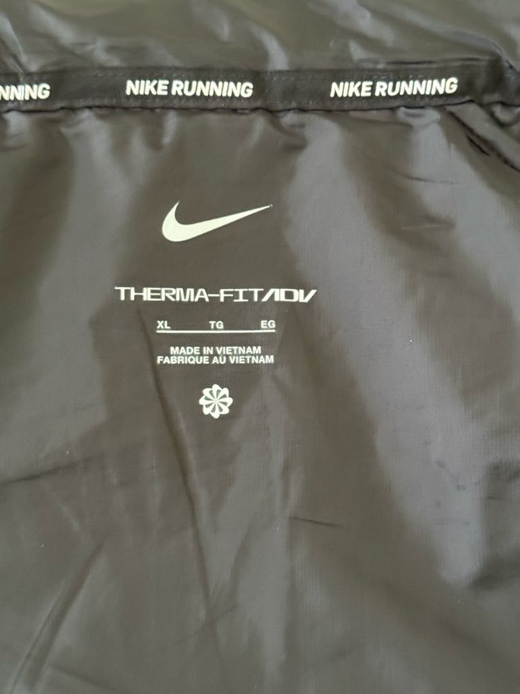 나이키 써마핏 ADV 에어로로프트 이미지