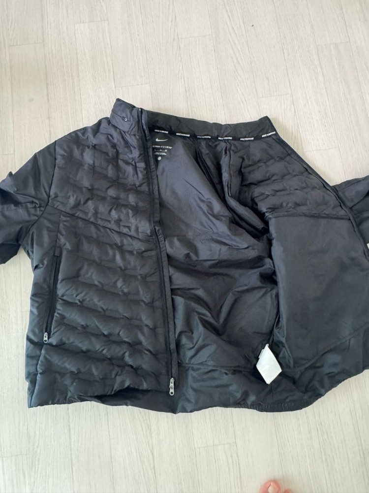 나이키 써마핏 ADV 에어로로프트 이미지