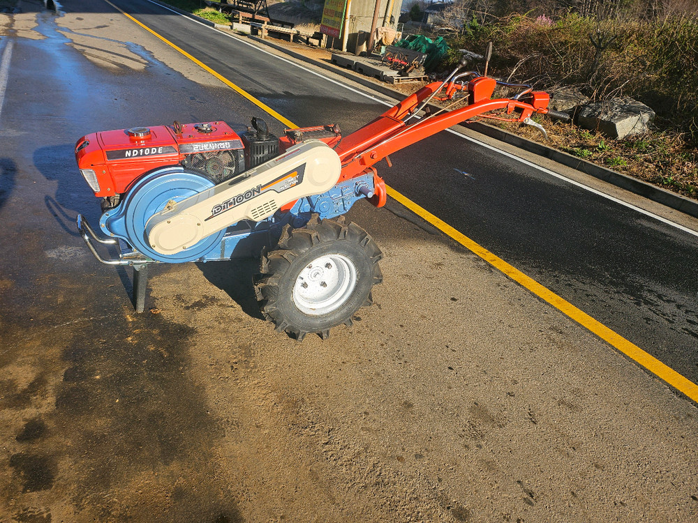 신형 대동경운기 (10마력.키시동겸용.직접분사식) 이미지