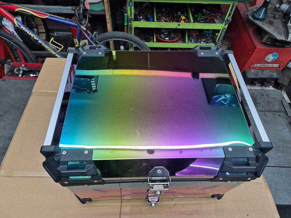 레인보우 알루미늄탑박스 85리터 중고판매합니다 이미지