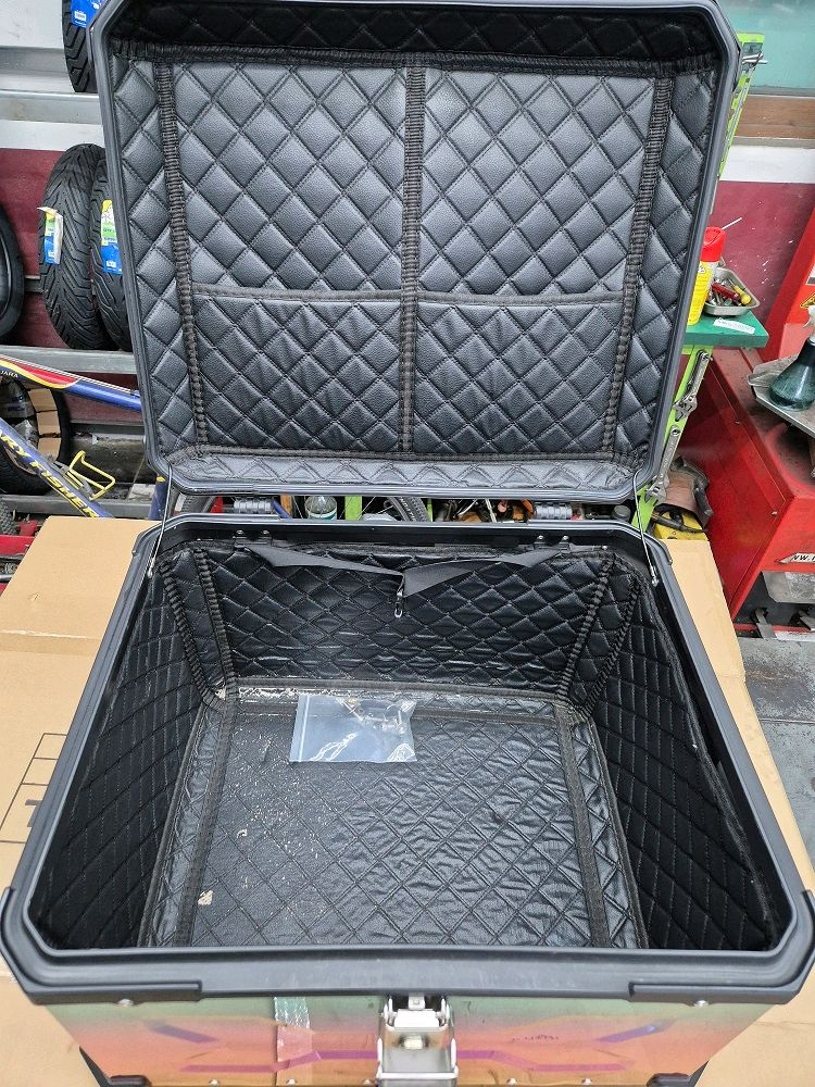 레인보우 알루미늄탑박스 85리터 중고판매합니다 이미지