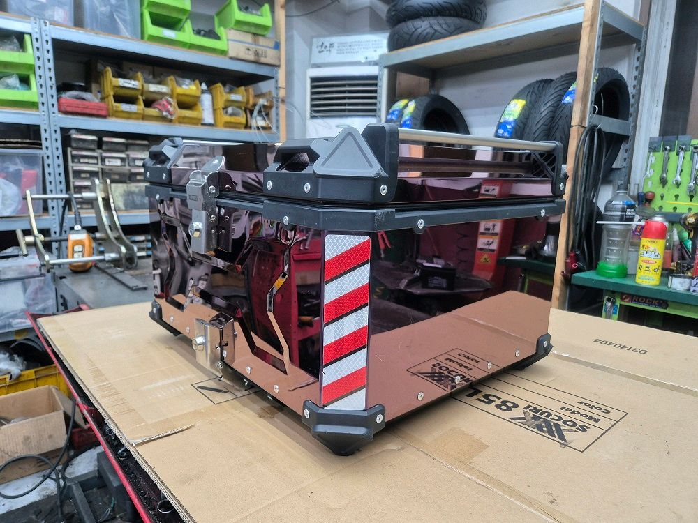 핑크레드 알루미늄탑박스 85리터 중고판매합니다 이미지