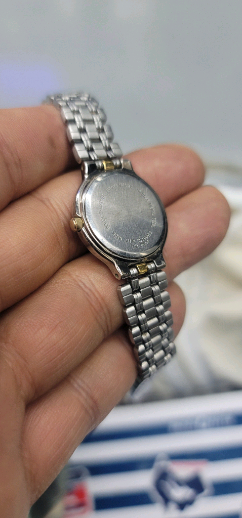 [정품] Bulova 투톤 빈티지 여성용 시계 - 배터리 교체 완료, 희귀 시계약은 시계전문점에서 누액걱정없는 고급 이미지