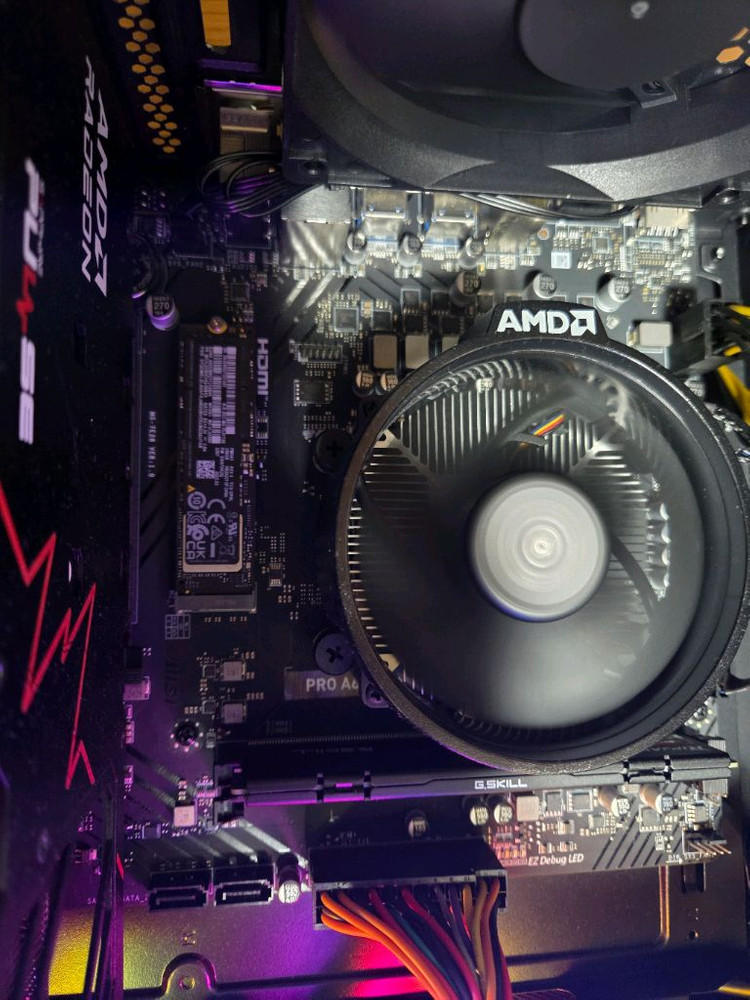 라이젠 7500F 9060XT 완본체 PC 이미지