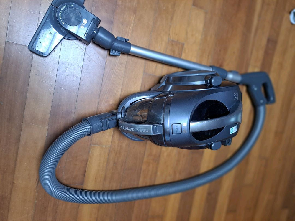 대형 LG 유선 청소기 이미지