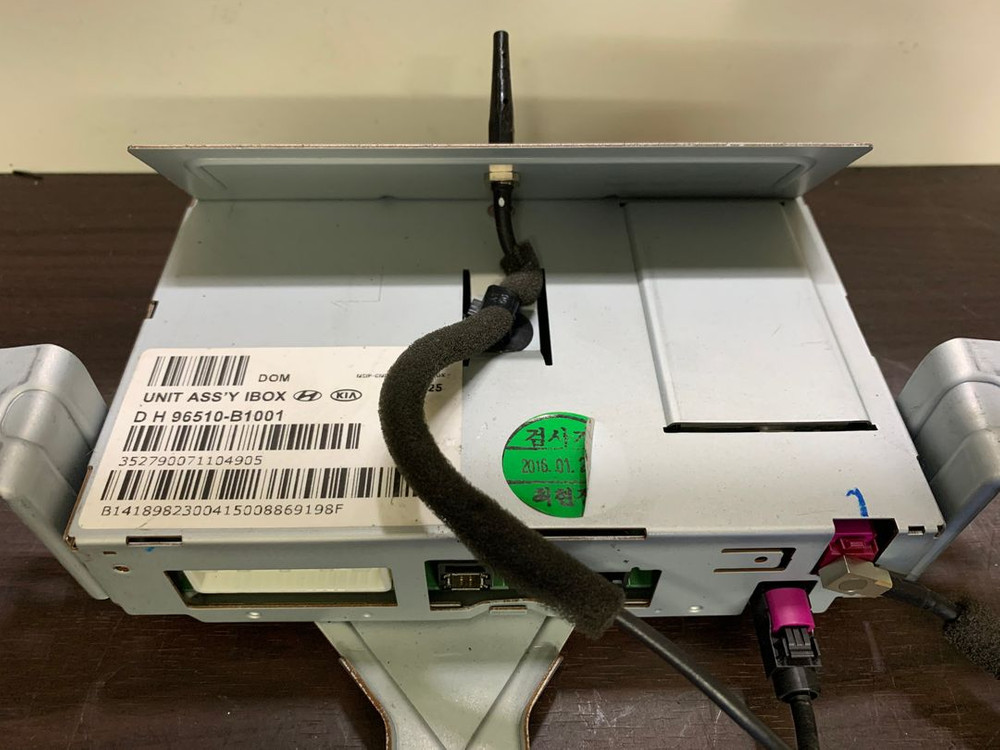 제네시스DH 블루링크 AVN 9인치 모니터,앰프 팝니다 이미지