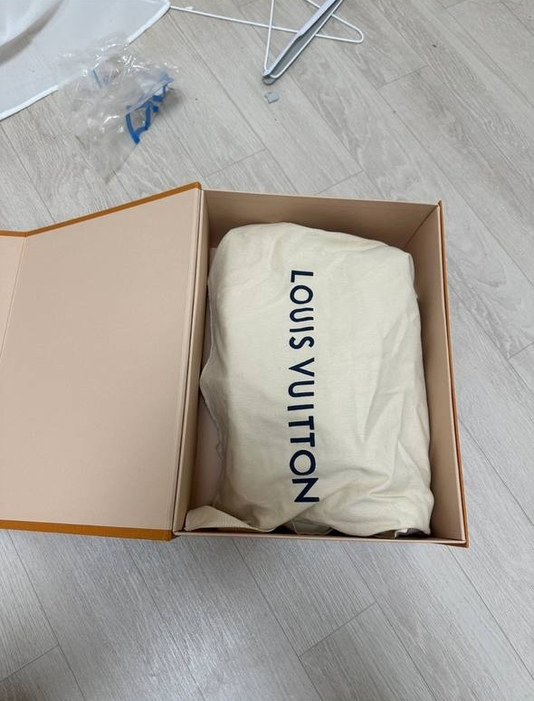 루이비통 265사이즈 한정판 스니커즈 이미지