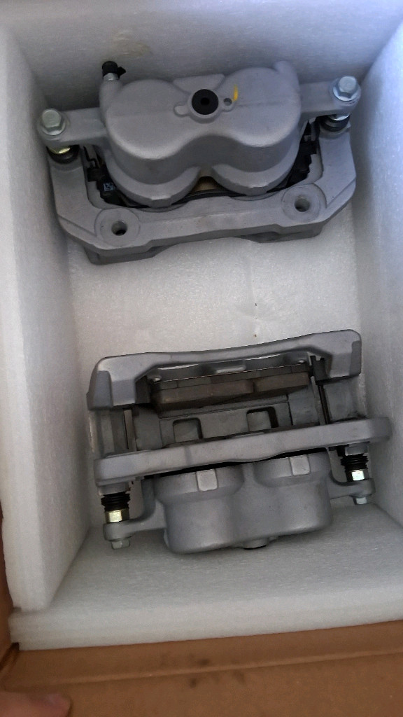 4세대 카니발. 하이브리드 순정 서스펜션과 순정 브레이크 디스크와 캘리퍼입니다 새제품입니다 이미지