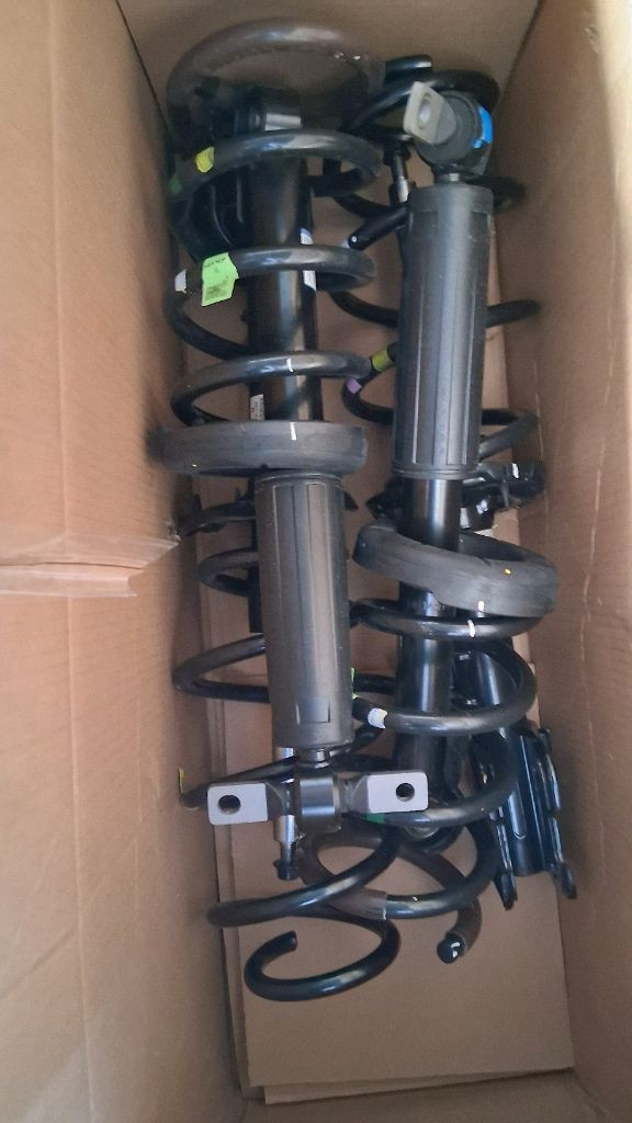 4세대 카니발. 하이브리드 순정 서스펜션과 순정 브레이크 디스크와 캘리퍼입니다 새제품입니다 이미지