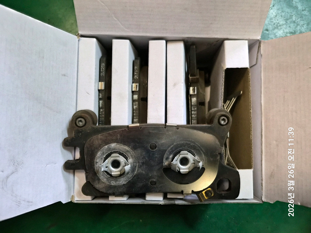 제네시스GV70 (정품중고)앞브레이크패드(4P)팝니다 이미지