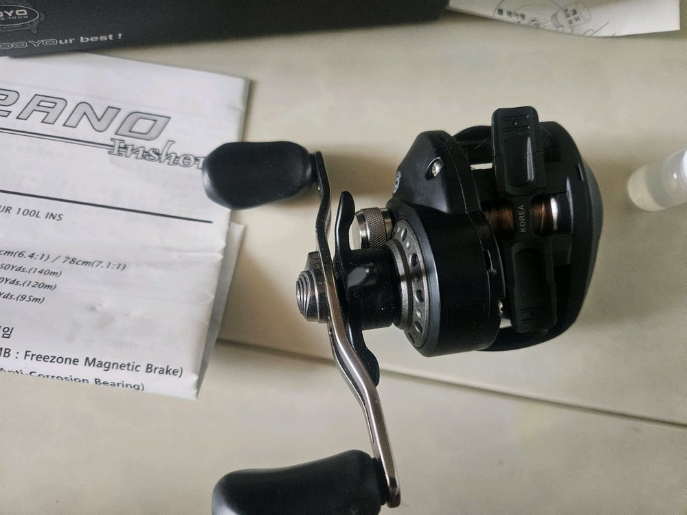 도요 우라노 인쇼어 UR100 좌핸들 7.1 베이트 릴 이미지