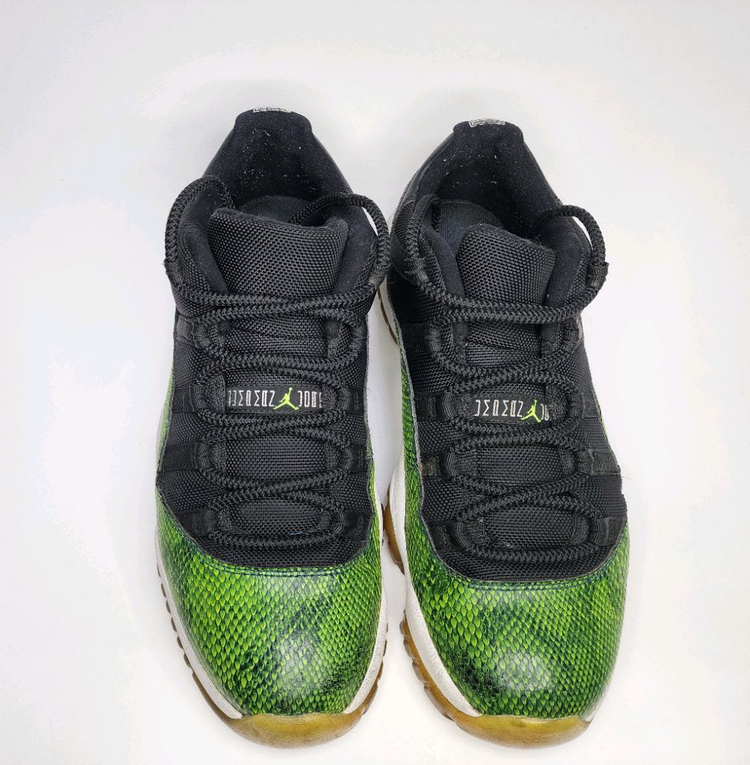 나이키 조던11 레트로 로우 그린(녹뱀) 스네이크스킨 운동화입니다 275mm 이미지