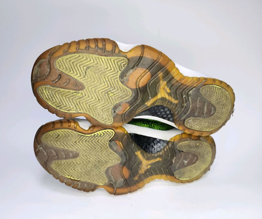 나이키 조던11 레트로 로우 그린(녹뱀) 스네이크스킨 운동화입니다 275mm 이미지