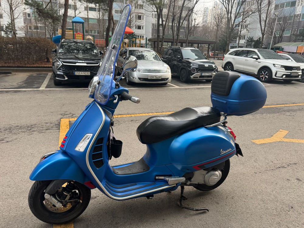 베스파 gts300 슈퍼테크 스포츠 맷블루 판매합니다. 이미지