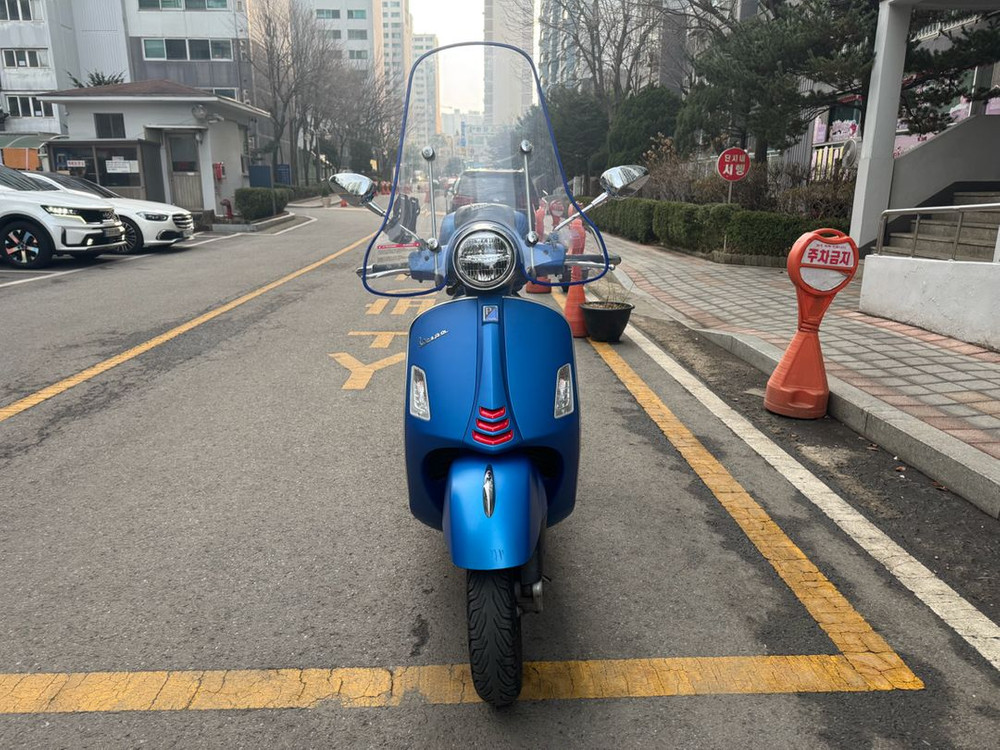 베스파 gts300 슈퍼테크 스포츠 맷블루 판매합니다. 이미지