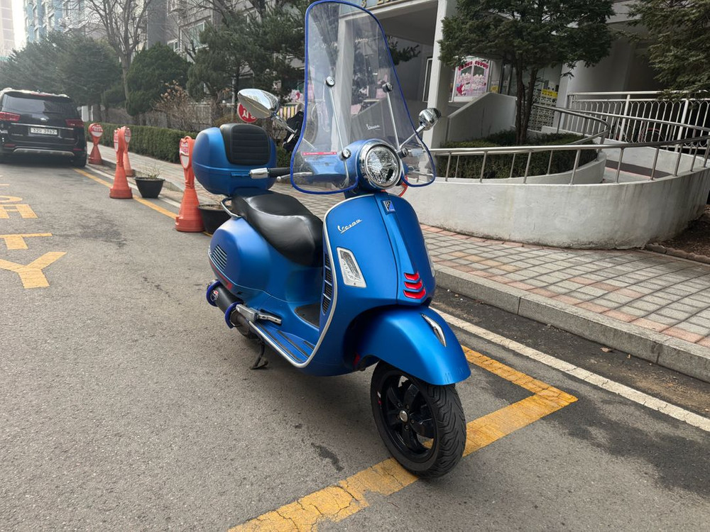 베스파 gts300 슈퍼테크 스포츠 맷블루 판매합니다. 이미지
