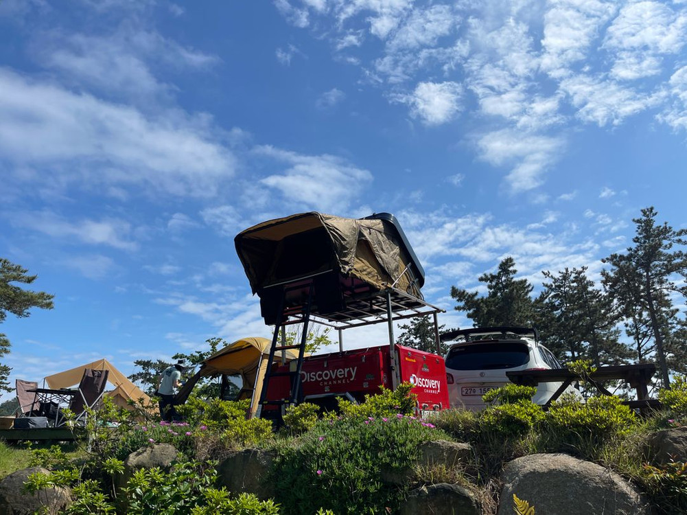 캠핑트레일러 + 아베나키 루프탑 텐트 이미지