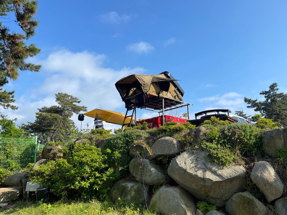 캠핑트레일러 + 아베나키 루프탑 텐트 이미지