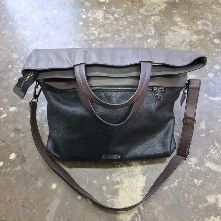 코치 가죽 크로스백 가방 토트백 이미지