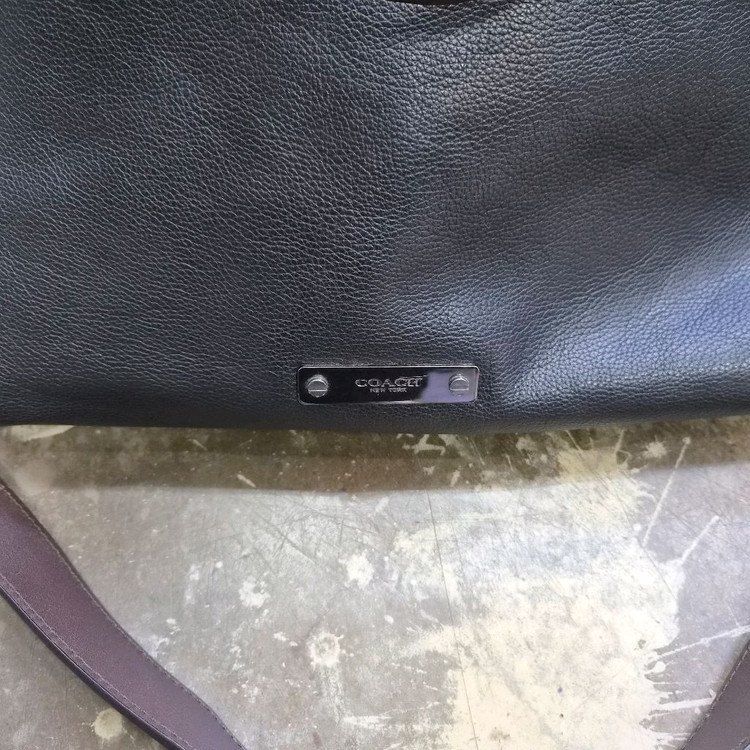 코치 가죽 크로스백 가방 토트백 이미지