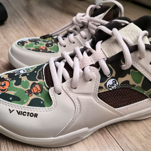 빅터 베이비 마일로 배드민턴화 240 이미지