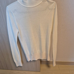 여자 기본 목폴라니트 이미지