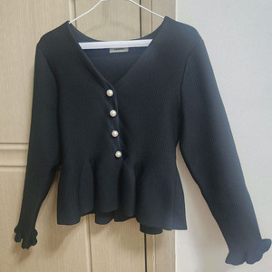 산드로 펨플럼 니트자켓같은 가디건 이미지