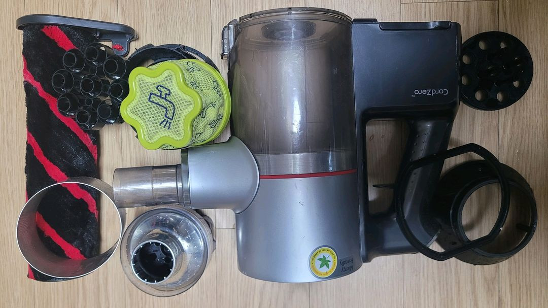 깨끗하게 세척한 LG 코드제로 무선 청소기(33분 연속동작) 이미지