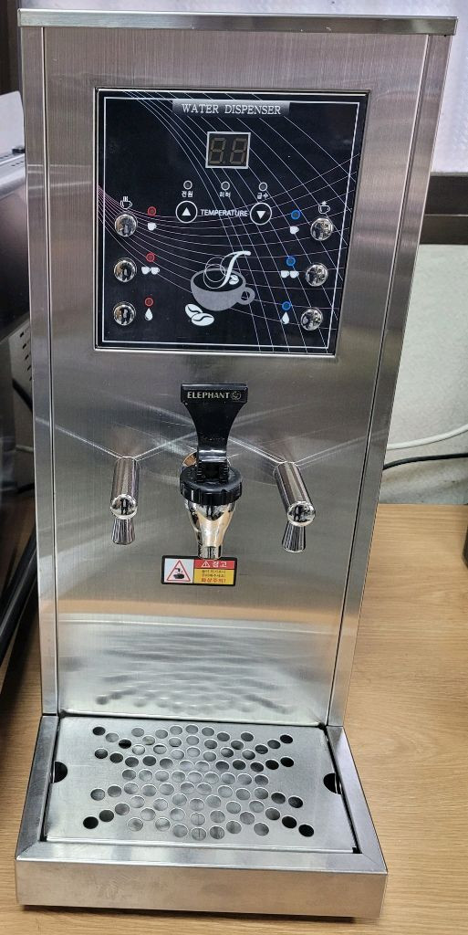 커피머신.그라인더.온수기.제빙기 이미지