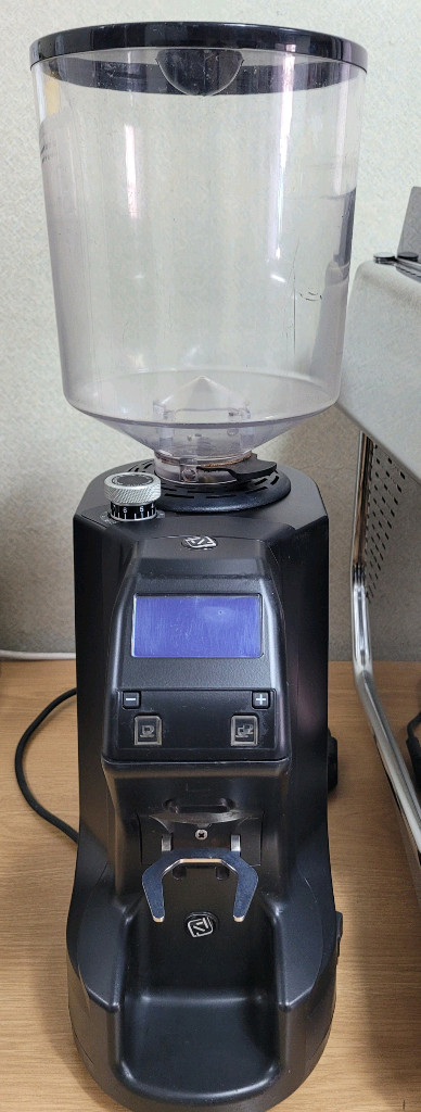 커피머신.그라인더.온수기.제빙기 이미지