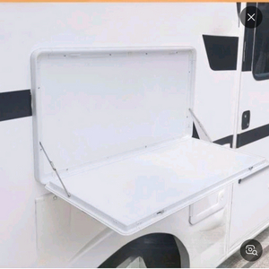 캠핑카 외부 보조 테이블 이미지