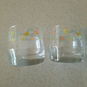 수입 꽃 유리컵 술잔 이미지