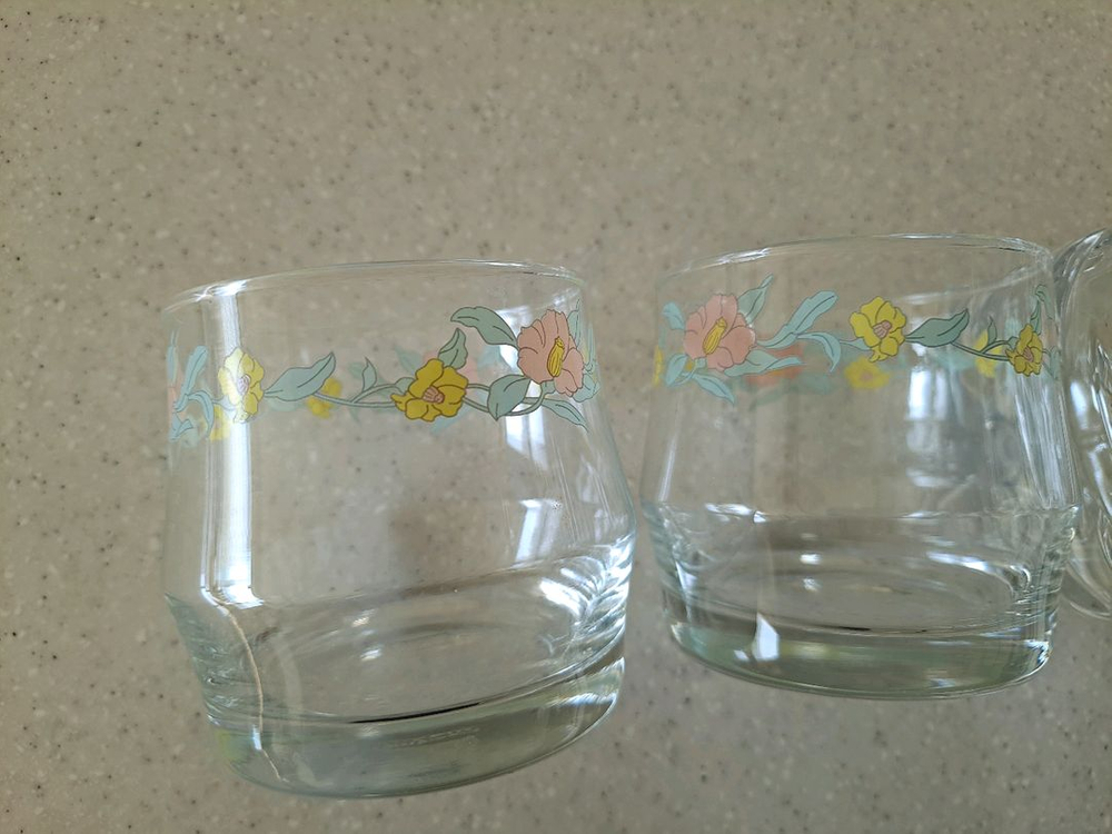 수입 꽃 유리컵 술잔 이미지