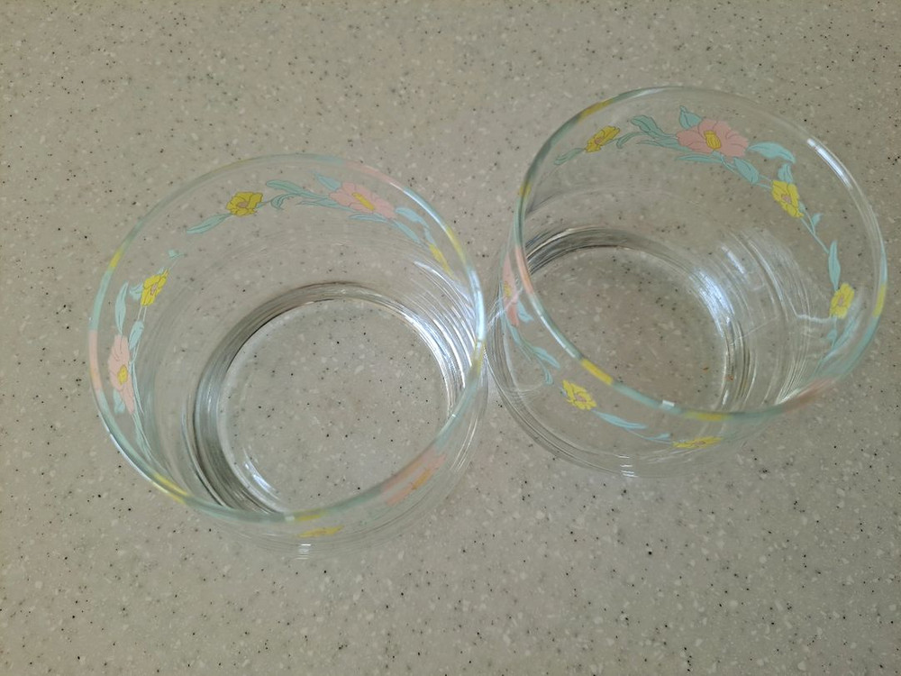 수입 꽃 유리컵 술잔 이미지