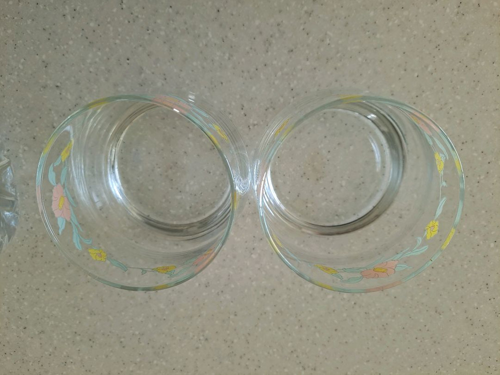 수입 꽃 유리컵 술잔 이미지