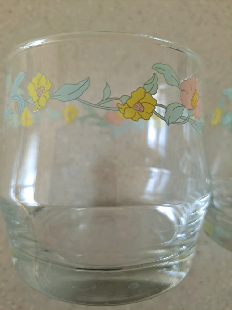 수입 꽃 유리컵 술잔 이미지