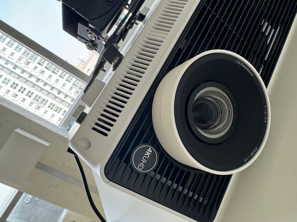 LG 4K UHD 빔프로젝터 BU50NST 이미지