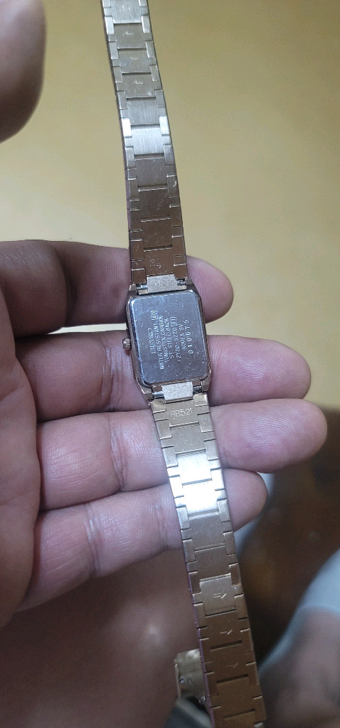 세이코(SEIKO) 정품 빈티지 남성용 메탈 시계세계적인 시계 브랜드 세이코(SEIKO)의 정품 쿼츠 시계입니다. 이미지