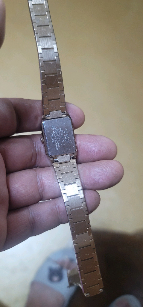 세이코(SEIKO) 정품 빈티지 남성용 메탈 시계세계적인 시계 브랜드 세이코(SEIKO)의 정품 쿼츠 시계입니다. 이미지