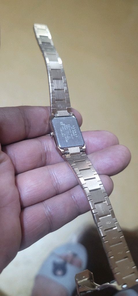 세이코(SEIKO) 정품 빈티지 남성용 메탈 시계세계적인 시계 브랜드 세이코(SEIKO)의 정품 쿼츠 시계입니다. 이미지